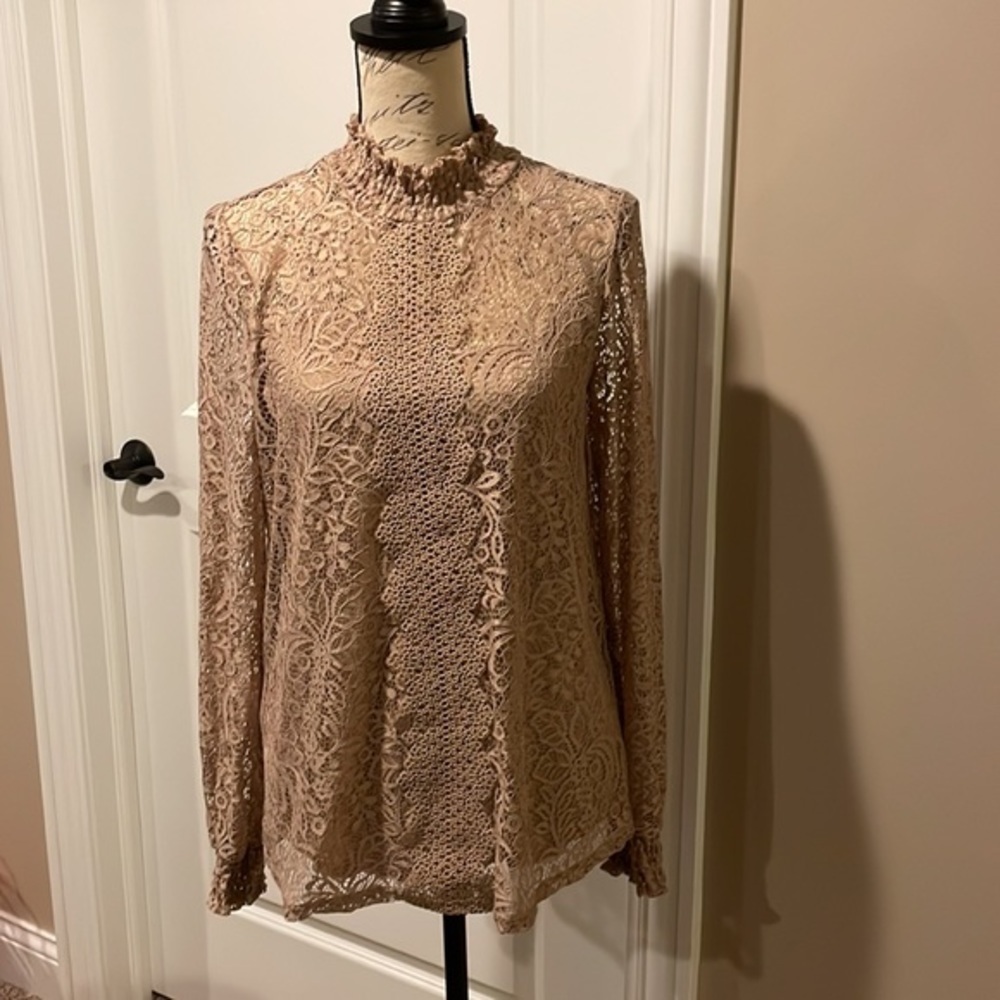 Cable and Gauge Stretch Lace top​